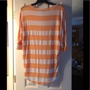 3 quarter length shirt with a longer length.  So comfortable.